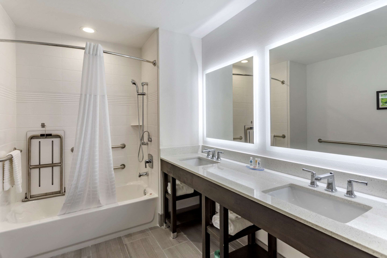 Bathroom 4, Comfort Inn & Suites Olive Branch Old Towne, Desoto