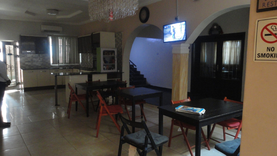 Food & Drinks 4, Heritage Courtyard, Abeokuta South
