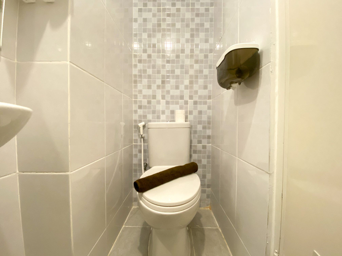 Bathroom 5, Great Choice Studio Tokyo Riverside PIK 2 Apartment By Travelio, Tangerang