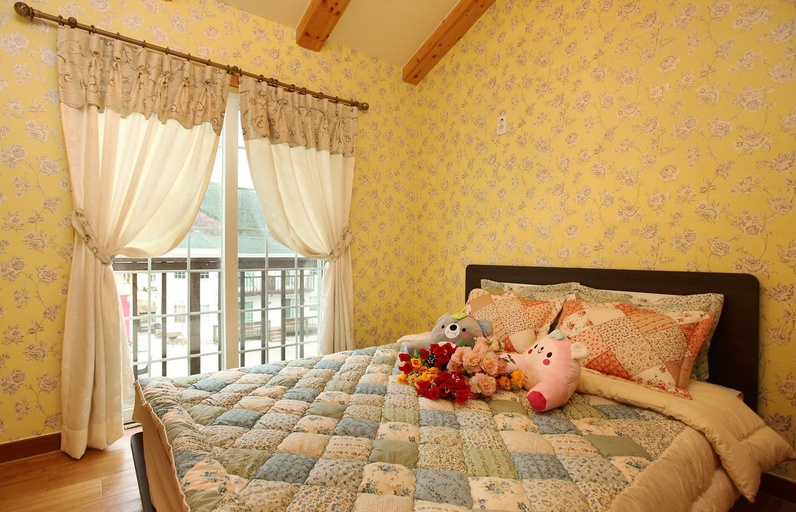 Bedroom 2, Castle in the Forest, Jeongseon