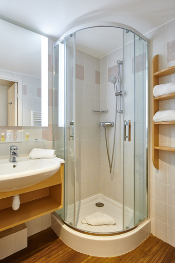 Bathroom 4, Hôtel Vacances Bleues Delcloy, Alpes-Maritimes