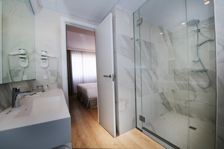 Bathroom 5, Occidental Vigo, Pontevedra