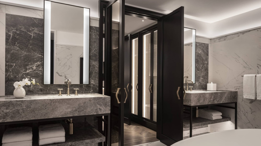 Bathroom 5, Four Seasons Hotel Montreal, Montréal