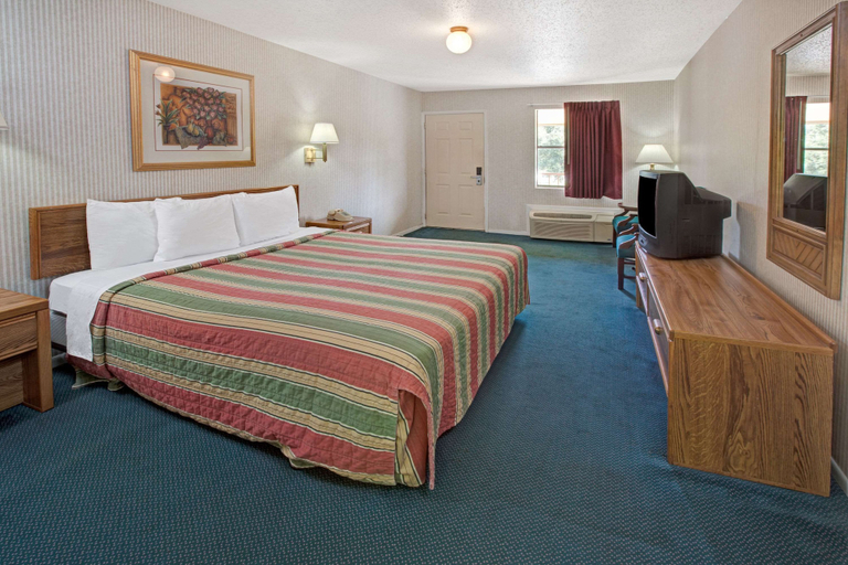 Bedroom 2, Knights Inn South Houston, Houston