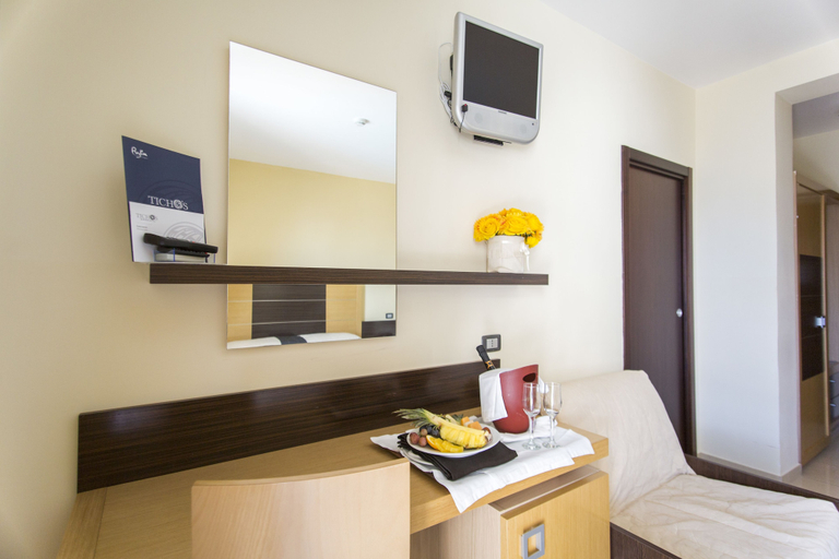 Bedroom 3, Ticho's Greenblu Hotel, Taranto