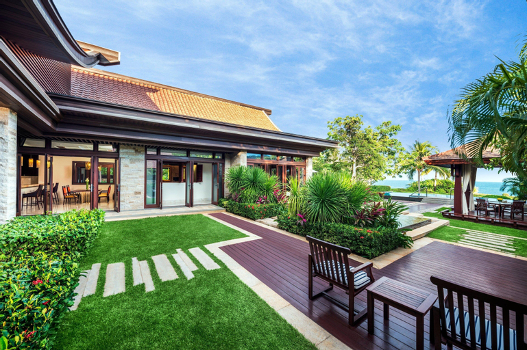 Exterior & Views 8