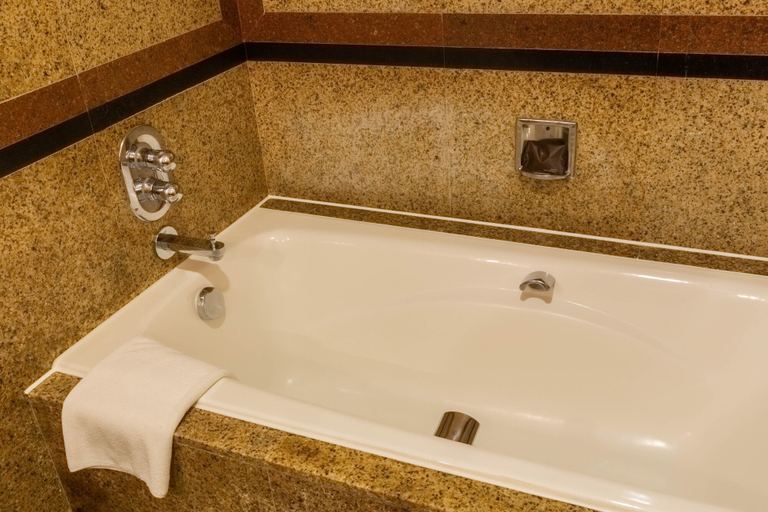 Bathroom 5, Renaissance Riverside Hotel Saigon, District 1