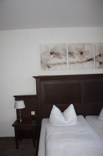 Bedroom 4, Himmel Landshut Hotel-Restaurant-Cafe, Landshut