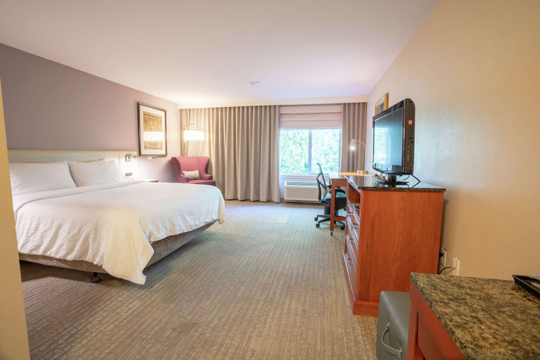 Bedroom 3, Hilton Garden Inn Seattle/Renton, King