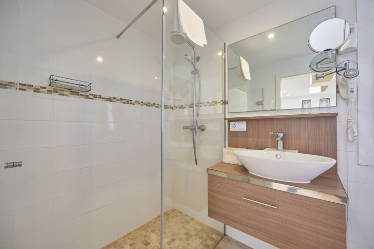 Bathroom 3, Hotel Cupidor, Baleares