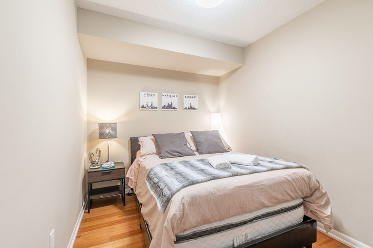 Bedroom 2, Stylish Suite in Downtown Toronto, Toronto