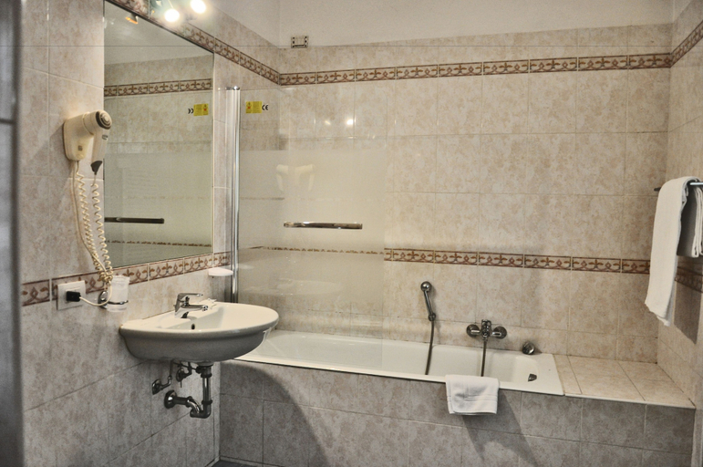 Bathroom 4, Hotel Rio, Milano
