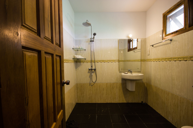 Bathroom 5, Royal Nadi Resort, Taunggye