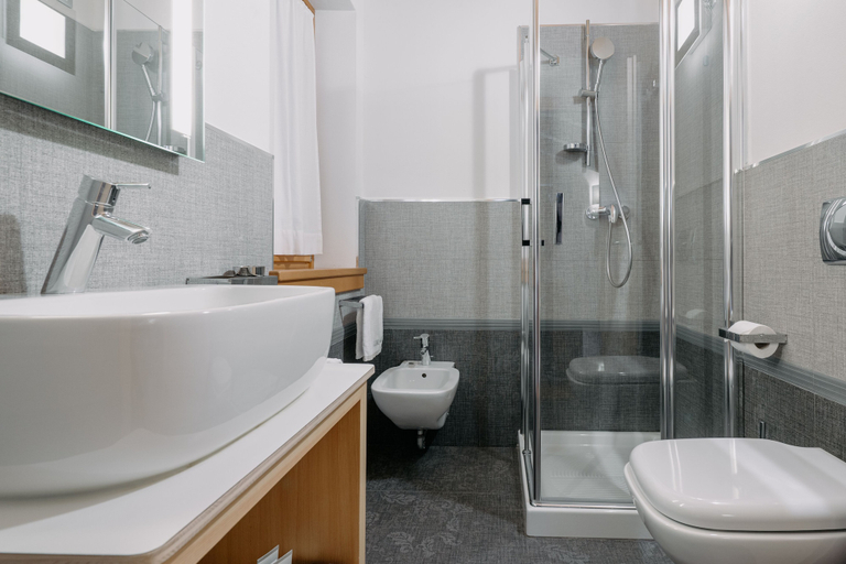 Bathroom 5, Hotel Chalet del Brenta, Trento