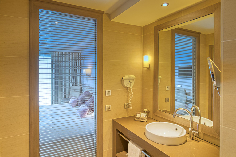Bathroom 5, Hôtel Le Nouveau Monde, Ille-et-Vilaine