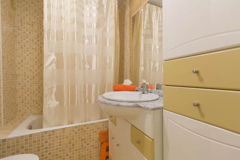 Bathroom, Apartamento Atlas IV ref. 1102 by Iberplaya, Tarragona