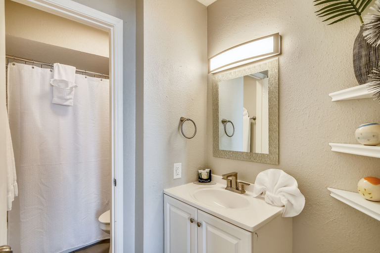 Bathroom 4, Victorian 8301-vista View, Galveston