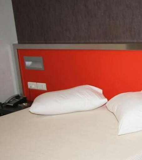 Bedroom 3, Hotel Des Roses, Attica