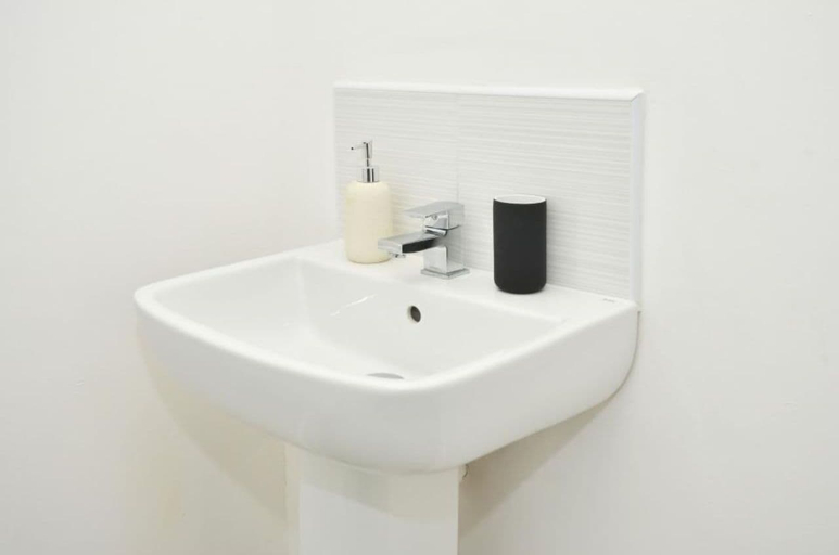 Bathroom 3, Townhouse @ Victoria Road Stoke , Stoke-on-Trent