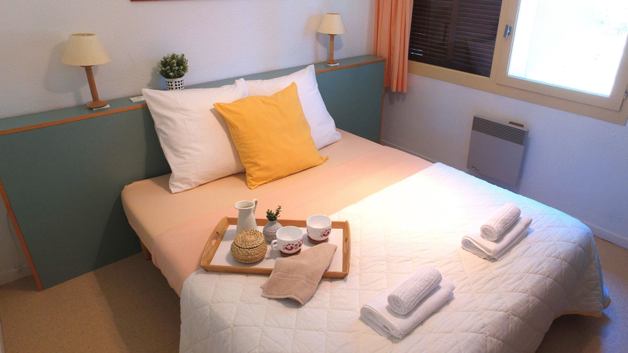 Bedroom 2, VVF Aubrac, Chaudes-Aigues, Cantal