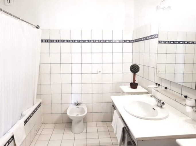 Bathroom 5, Hotel Le Tilbury, Corse-du-Sud