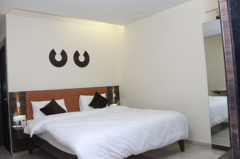 GD Hotel, Navsari