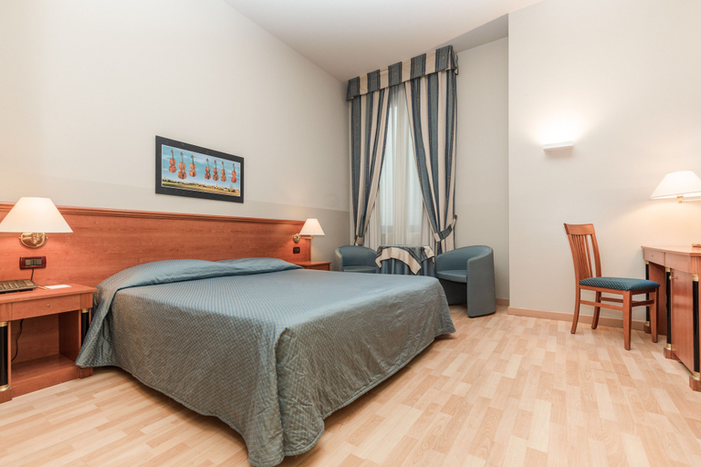 Bedroom 2, Hotel Impero, Cremona