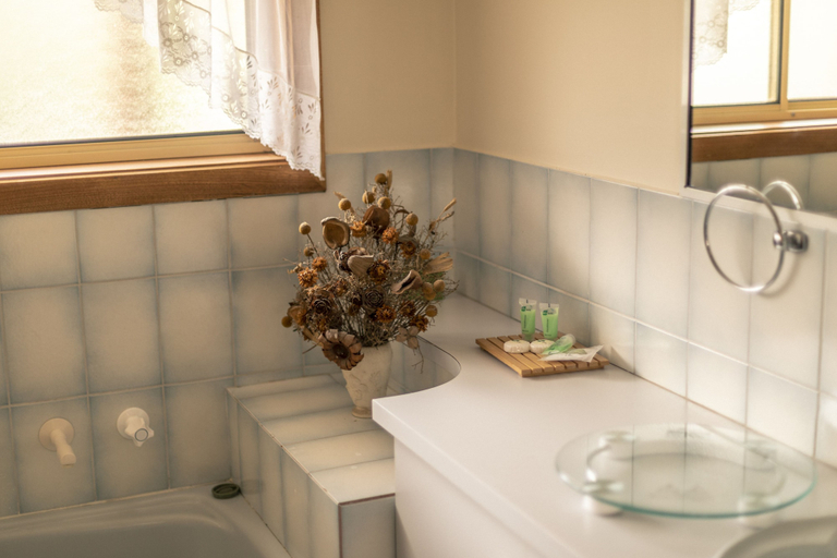 Bathroom, Shakespearean Inspired Holiday Resort, Yarra Ranges - Dandenongs