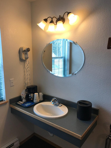 Bathroom 4, Harborview Inn, Kenai Peninsula