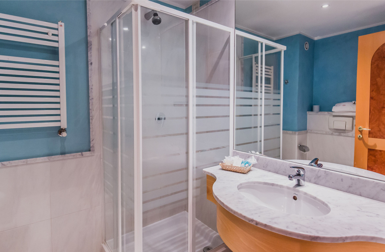 Bathroom 4, Hotel La Fonte, Brescia