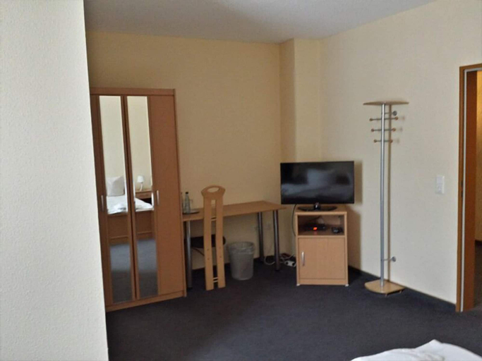Bedroom 3, Hotel Merkur Garni, Hildesheim