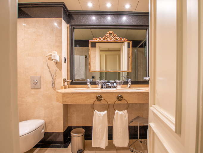 Bathroom 5, Hotel Sevilla Center, Sevilla