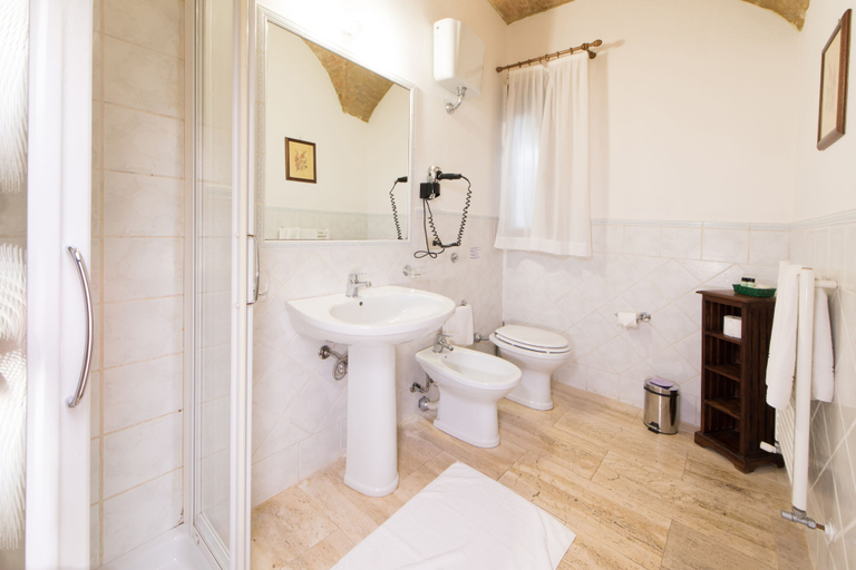 Bathroom 4, Tenuta Decimo, Siena
