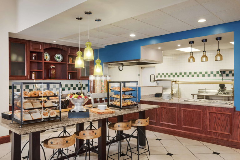 Food & Drinks 5, Hilton Garden Inn Dubuque Downtown, Dubuque