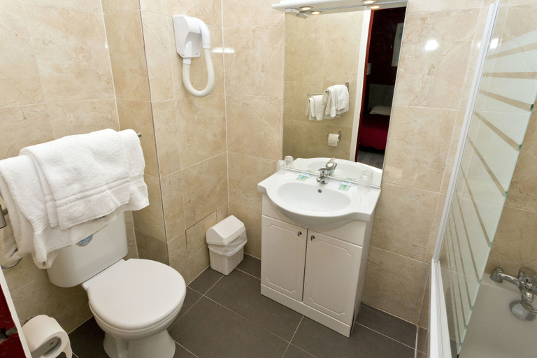Bathroom 5, Hipotel Belgrand Edith Piaf, Paris