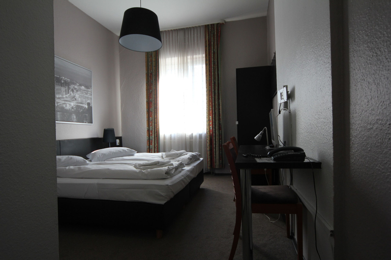 Bedroom 3, Hotel Carlton, Frankfurt am Main