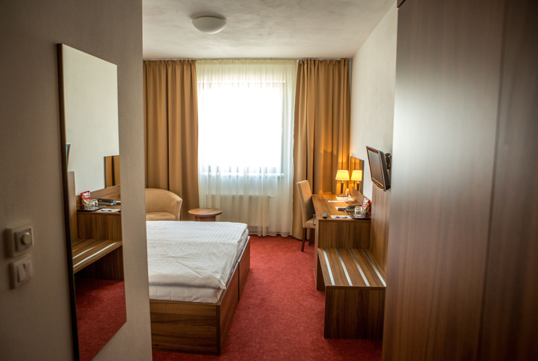 Bedroom 3, Hotel Saffron, Bratislava II