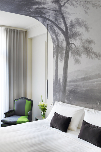Bedroom 2, Renaissance Paris Nobel Tour Eiffel Hotel, Paris