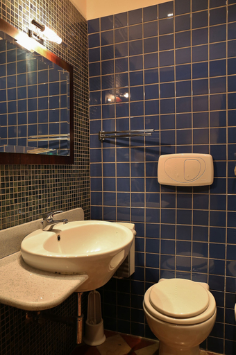Bathroom 4, Bed and Breakfast Opera, Catania