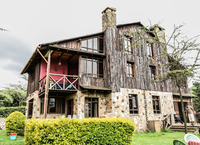 Exterior & Views