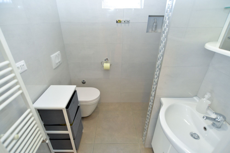 Bathroom 3, Apartment 167, Novigrad