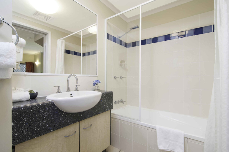 Bathroom 4, Bay Villas Resort, Douglas