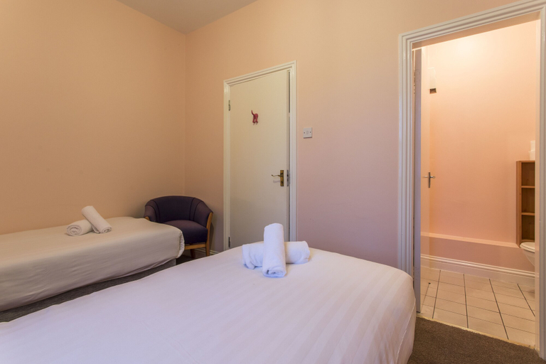 Bedroom 5, North Circular Studios 1, Dublin