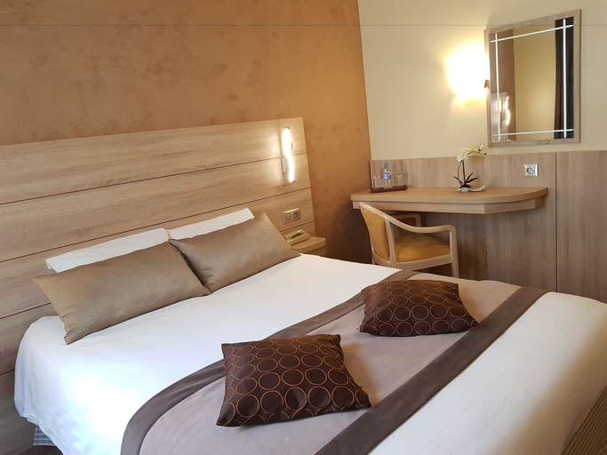 Bedroom 3, Hotel Champerret Elysees, Paris