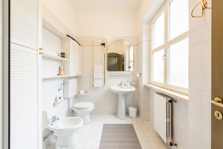 Bathroom 5, Villa Alba, Cuneo