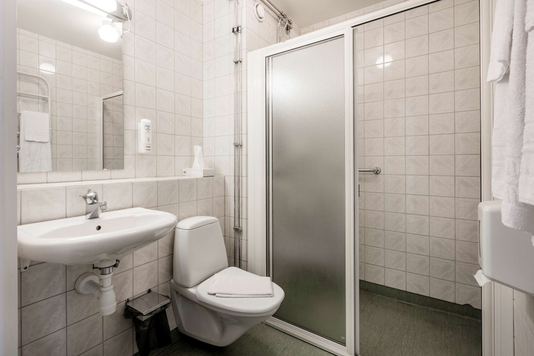 Bathroom 3, Hotel Falkoping, Sure Hotel Collection by Best Western, Falköping