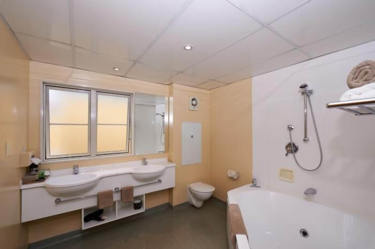 Bathroom 3, Birchwood Manor Motel, Invercargill