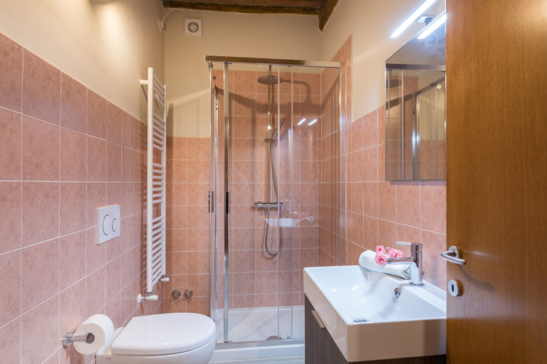 Bathroom 3, La Pergola, Siena