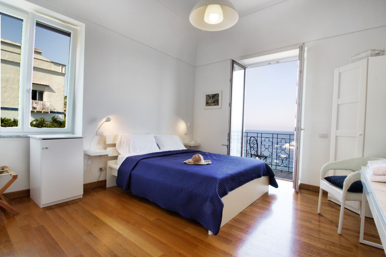 Bedroom 2, Capri Inn, Napoli