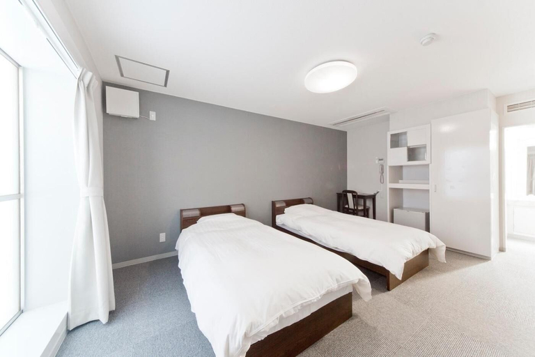 Bedroom 2, Shin-Okubo International Hotel, Shinjuku